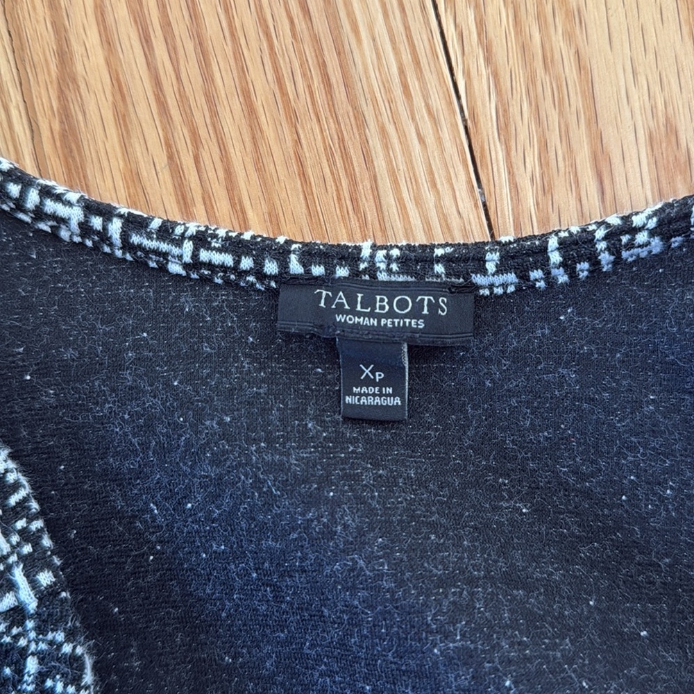 ☀️3/$15 Talbots Textured Ruffle Sleeve Top XP - Picture 6 of 8